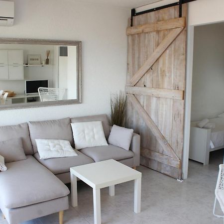 Beautiful Apartment In Front Of Beach, Pool, View Roses Buitenkant foto