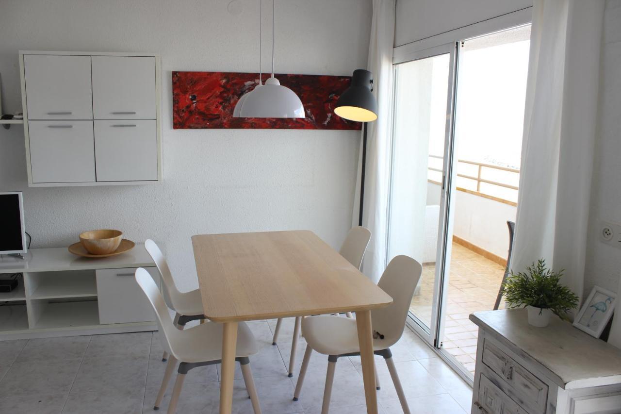 Beautiful Apartment In Front Of Beach, Pool, View Roses Buitenkant foto