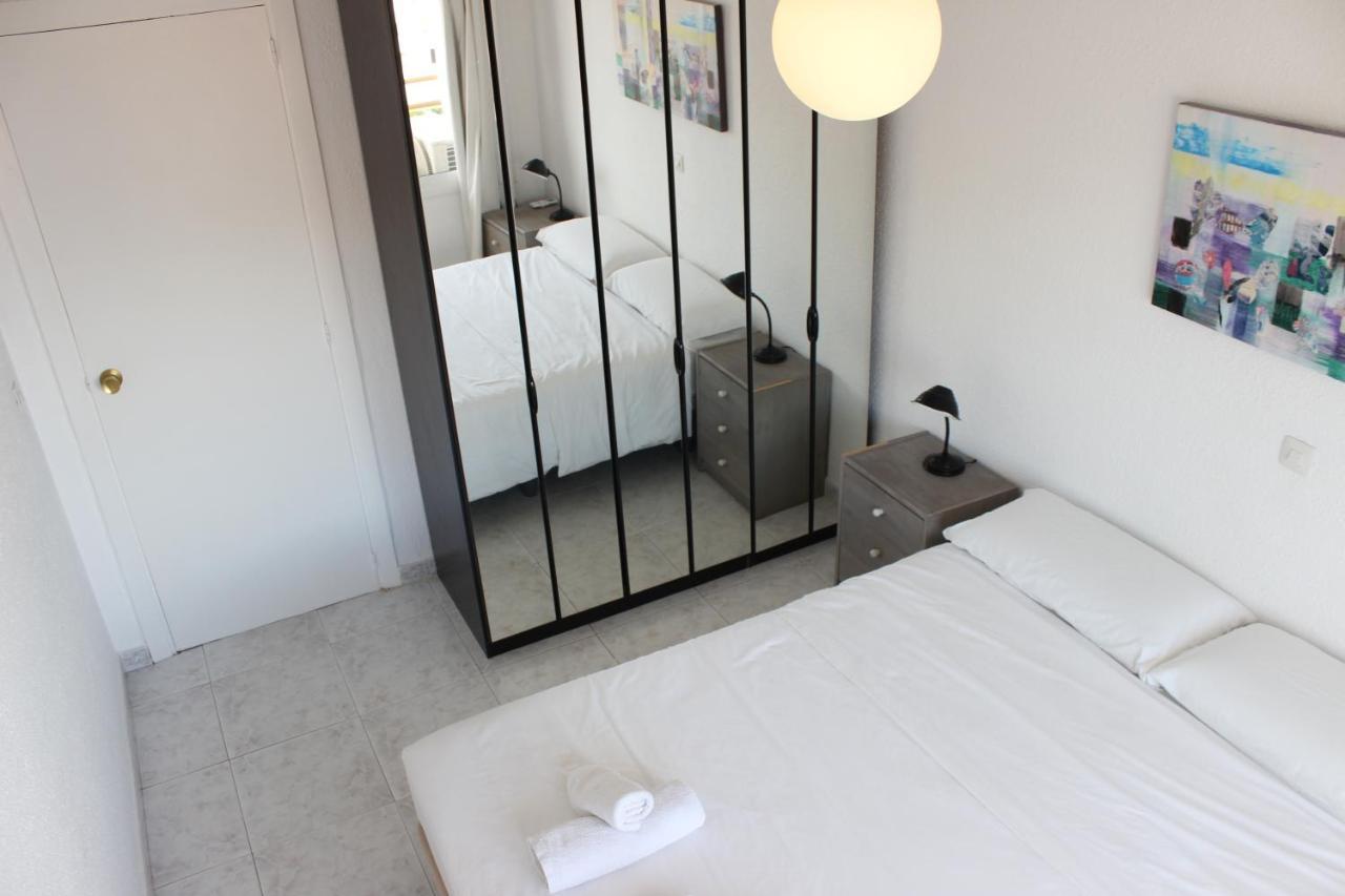 Beautiful Apartment In Front Of Beach, Pool, View Roses Buitenkant foto
