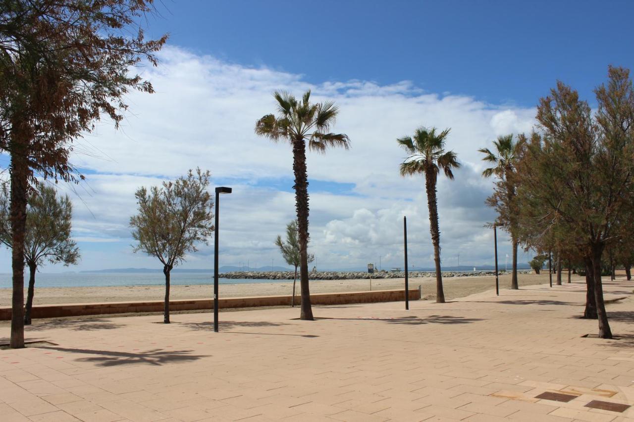 Beautiful Apartment In Front Of Beach, Pool, View Roses Buitenkant foto
