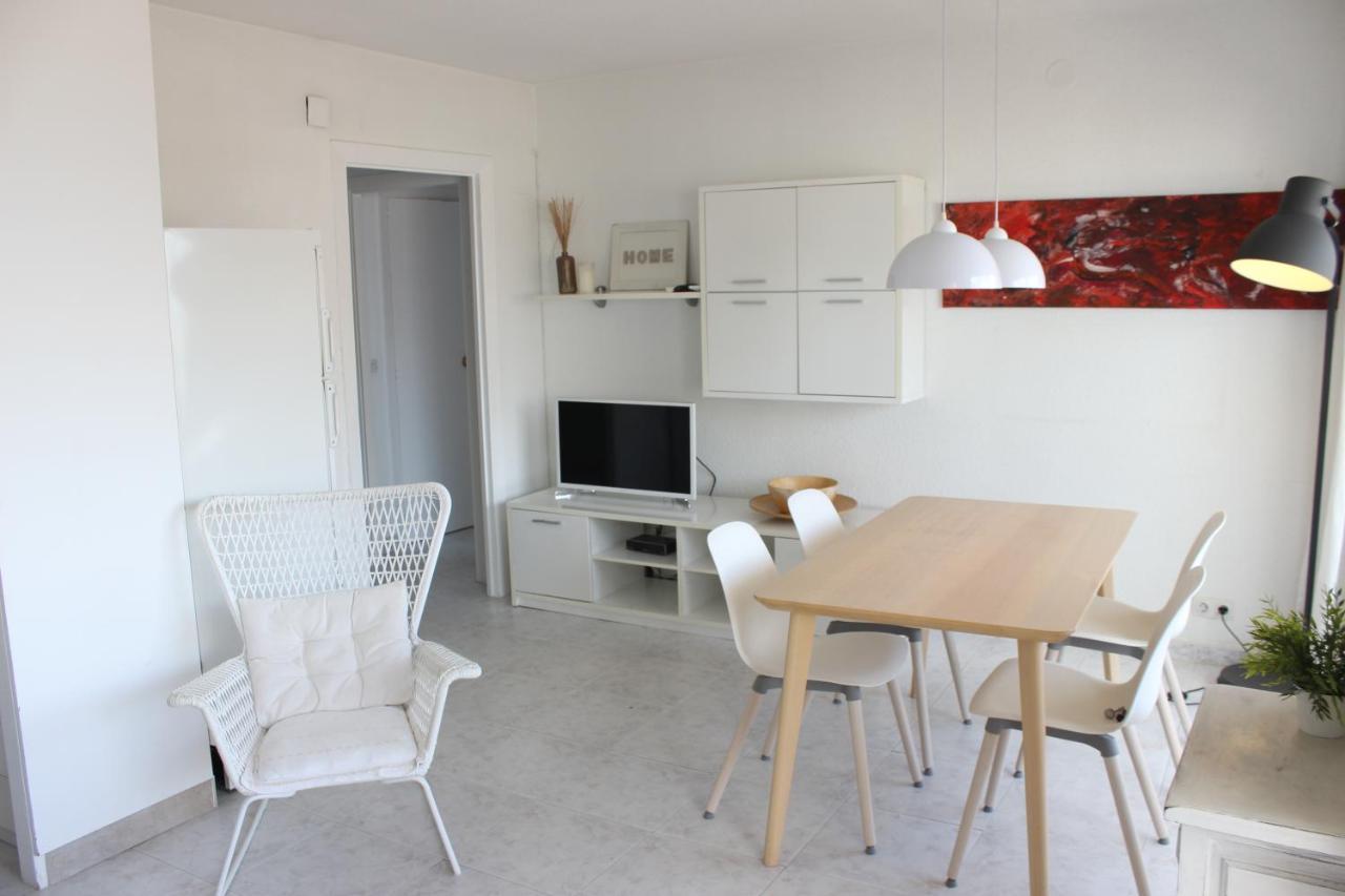 Beautiful Apartment In Front Of Beach, Pool, View Roses Buitenkant foto