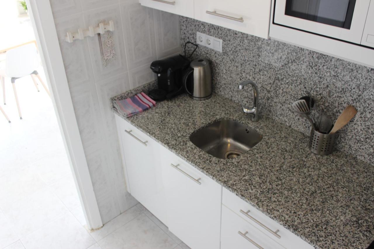 Beautiful Apartment In Front Of Beach, Pool, View Roses Buitenkant foto