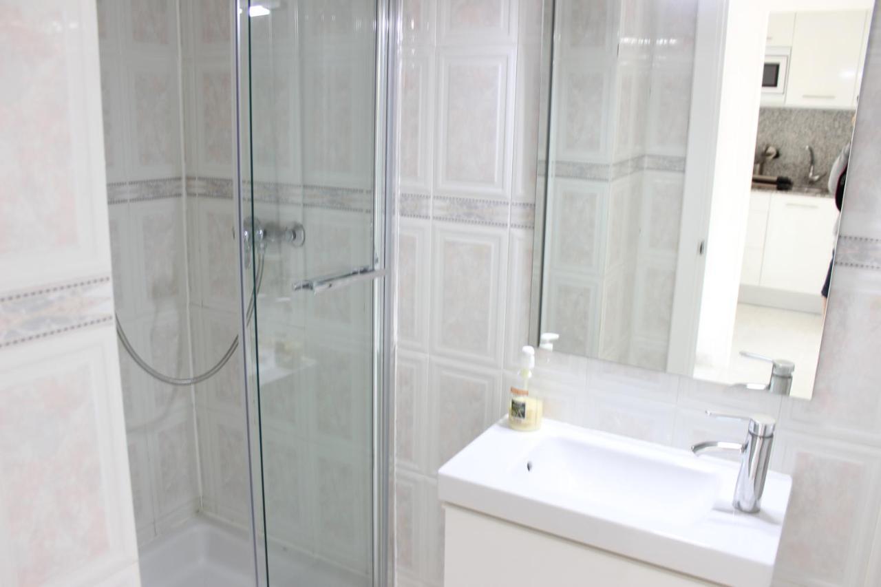 Beautiful Apartment In Front Of Beach, Pool, View Roses Buitenkant foto