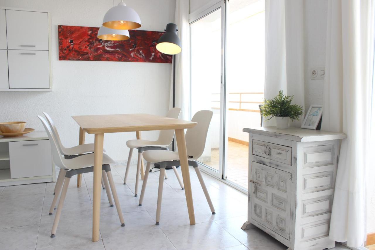 Beautiful Apartment In Front Of Beach, Pool, View Roses Buitenkant foto