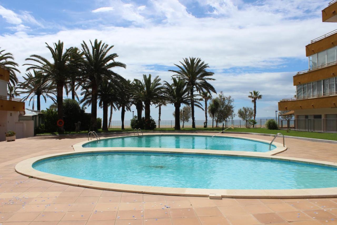 Beautiful Apartment In Front Of Beach, Pool, View Roses Buitenkant foto