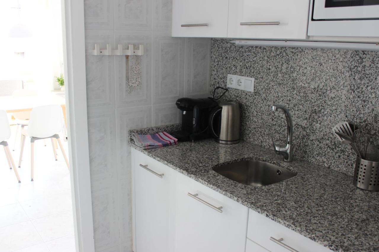 Beautiful Apartment In Front Of Beach, Pool, View Roses Buitenkant foto