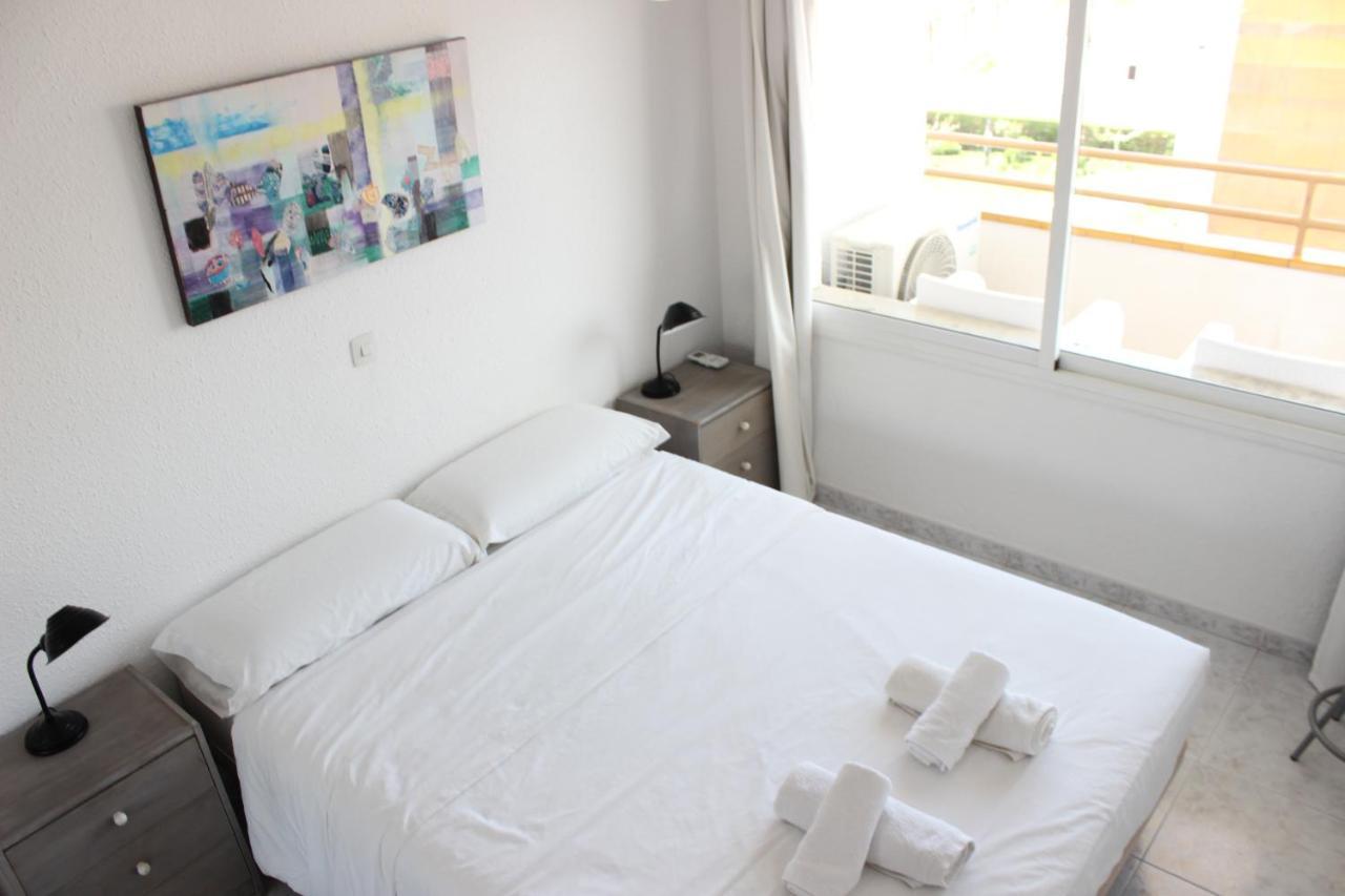 Beautiful Apartment In Front Of Beach, Pool, View Roses Buitenkant foto
