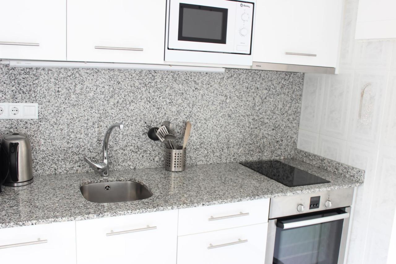 Beautiful Apartment In Front Of Beach, Pool, View Roses Buitenkant foto