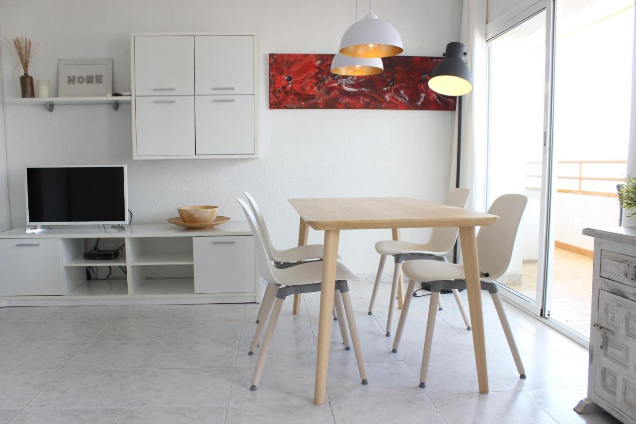 Beautiful Apartment In Front Of Beach, Pool, View Roses Buitenkant foto