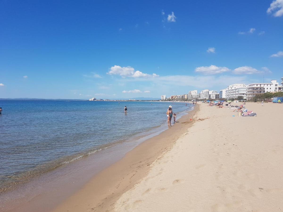 Beautiful Apartment In Front Of Beach, Pool, View Roses Buitenkant foto