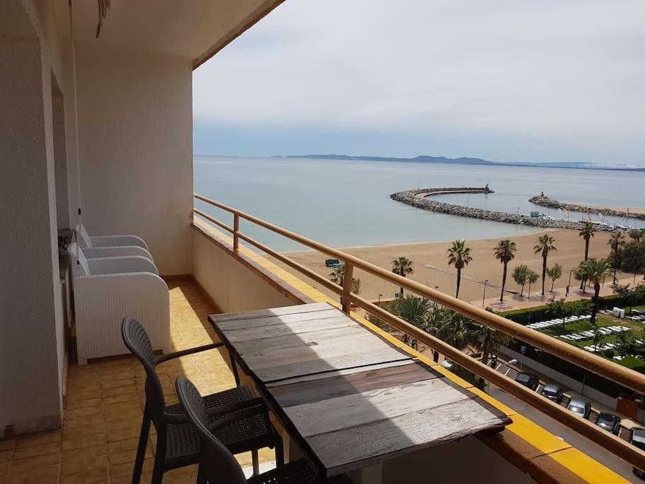 Beautiful Apartment In Front Of Beach, Pool, View Roses Buitenkant foto